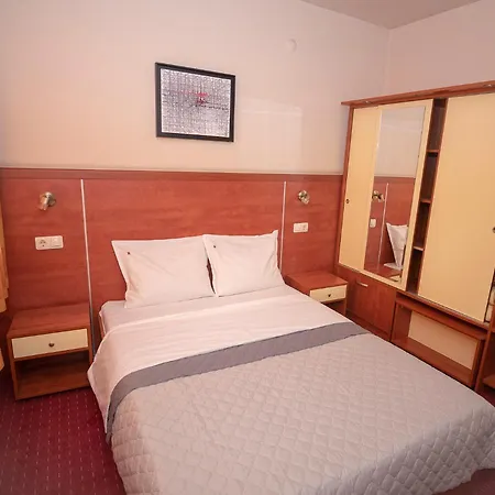 Nikemi Hotel 2*